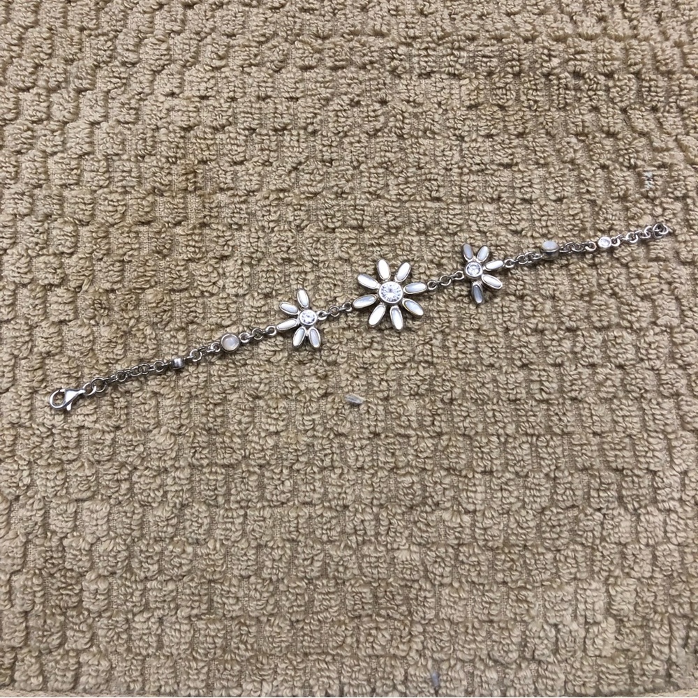 Beautiful silver tone Bracelet with flowers and mother of pearl inlay